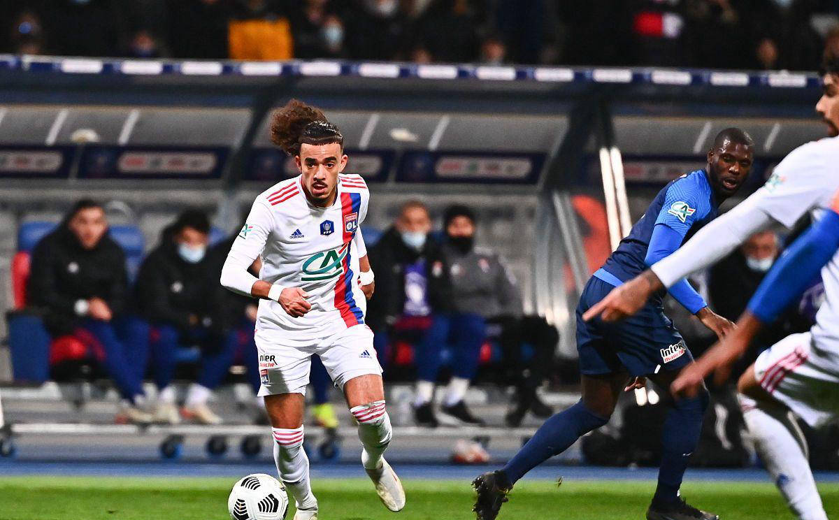 包含圣埃蒂安客场不敌南特，失去排名优势的词条