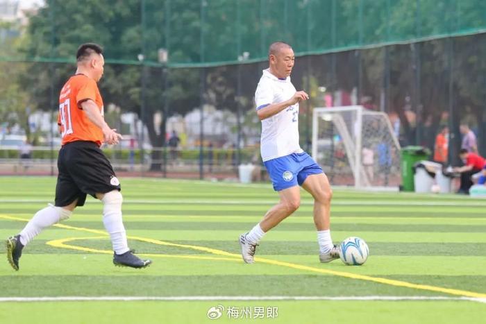 球员风采!比赛中球员们展现出色风采 球员风采!比赛中球员们展现出色风采