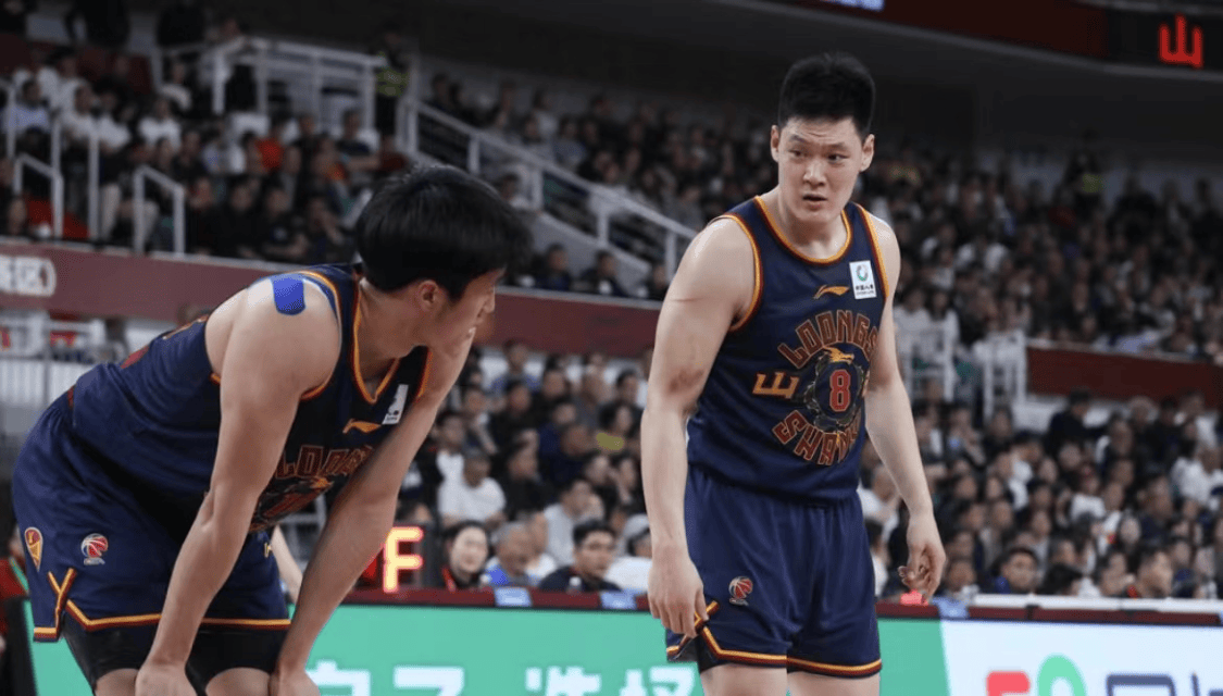 九游体育-进攻端火力全开，球队轰出高分