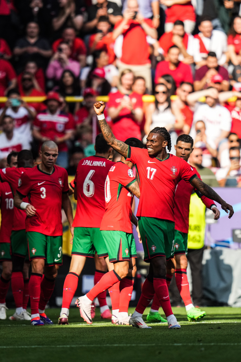 关于葡萄牙队闯关成功，欧锦赛四强锁定的信息