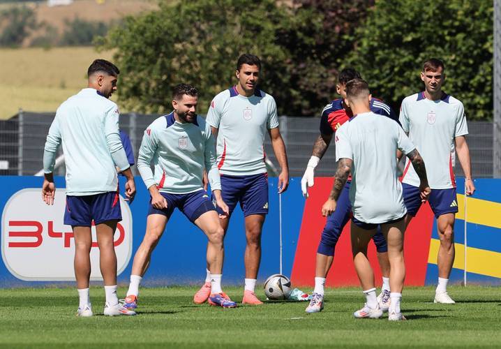 包含西班牙迎战希腊,备战欧洲杯预选赛关键战的词条 包含西班牙迎战希腊,备战欧洲杯预选赛关键战的词条