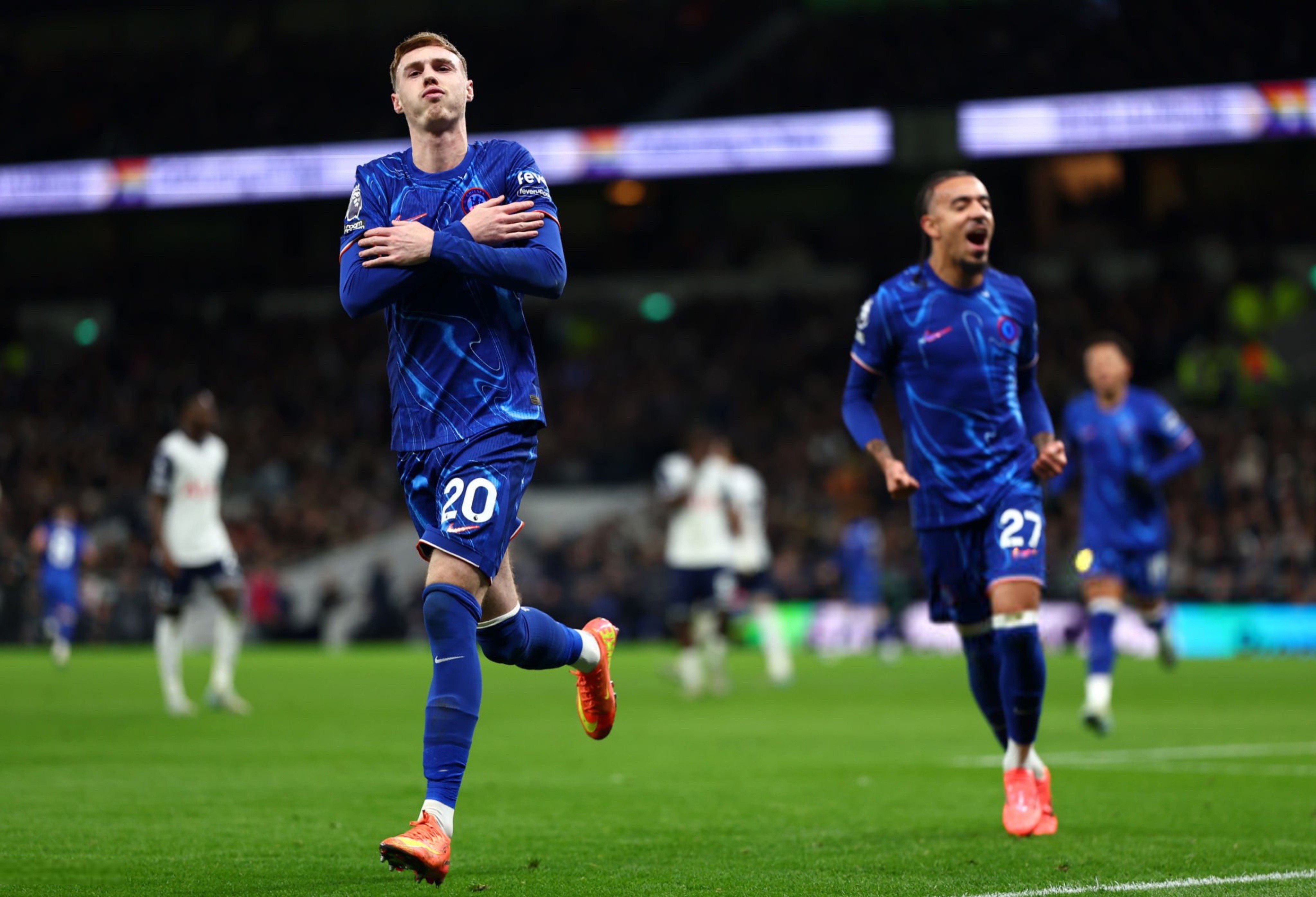 九游体育官网-切尔西临时主帅调整战术备战