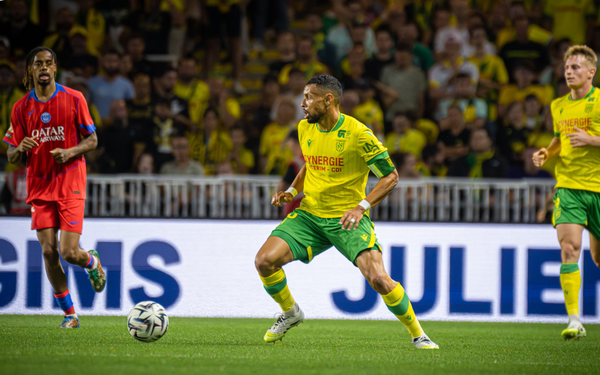 包含南特球员连续进球，引领球队获胜的词条