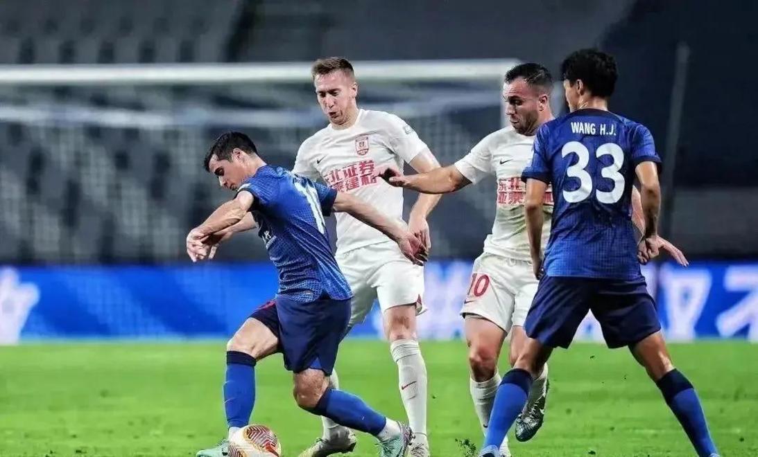 客场作战球队士气高涨，击败强大对手的简单介绍