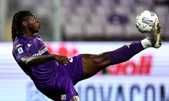 佛罗伦萨球队备战关键比赛，冲击前四