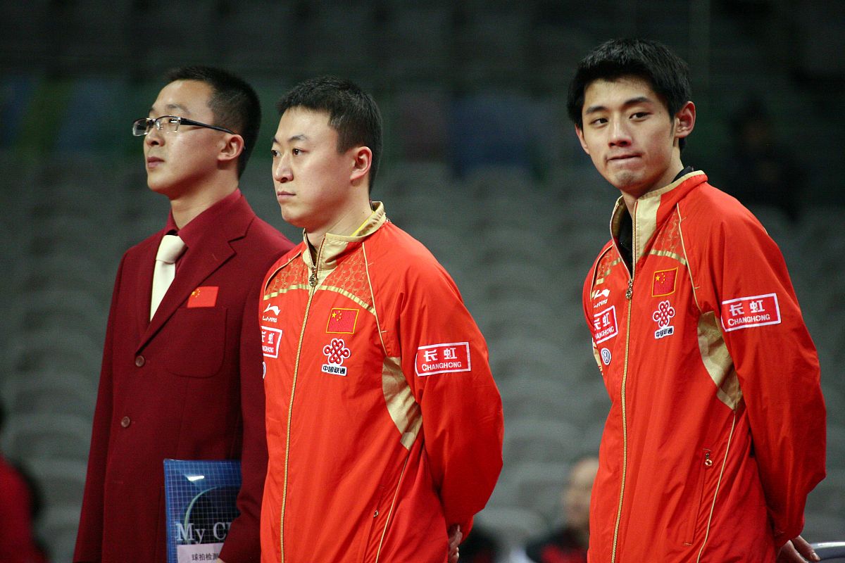 冠军斗智!球员们奋力拼搏的简单介绍 冠军斗智!球员们奋力拼搏的简单介绍