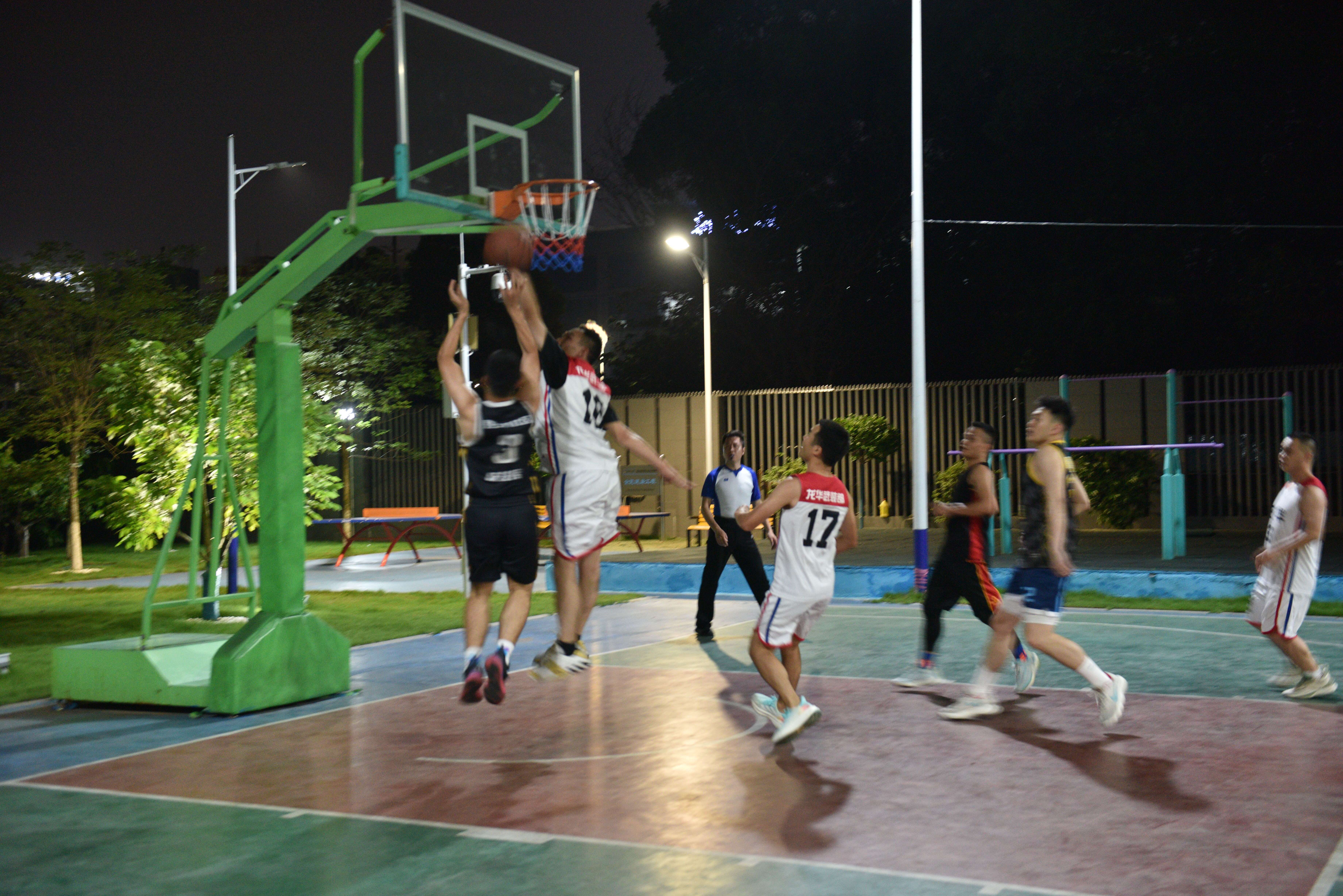 关于篮球场上热血激昂精武精神闪耀的信息