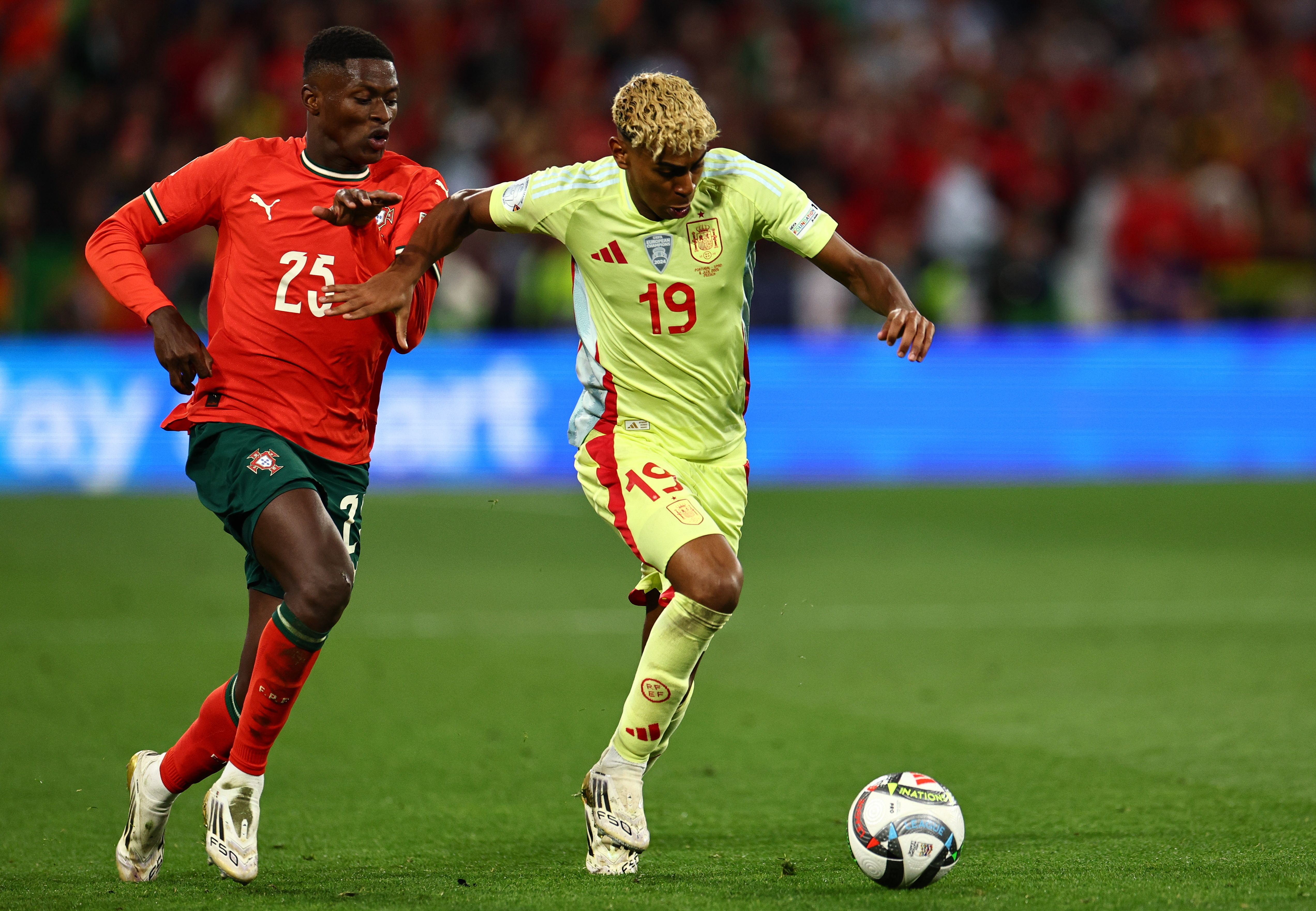 葡萄牙前锋在国际比赛中频频失手，欧足联调查