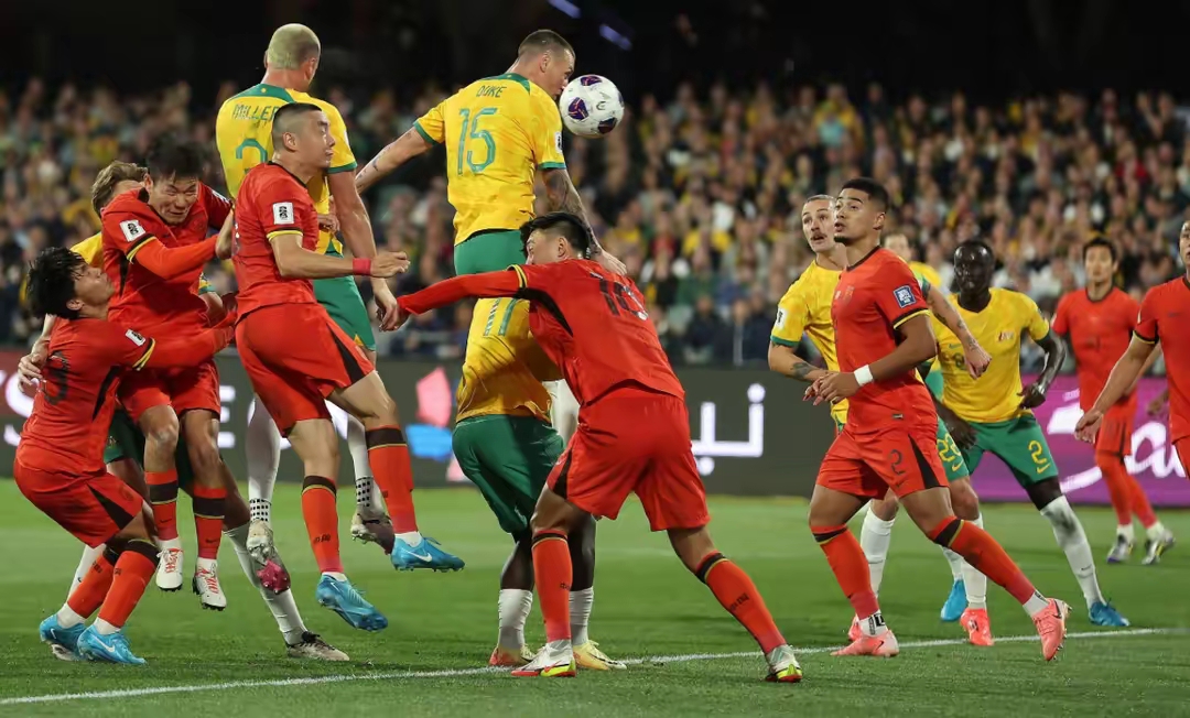 九游体育-足球联赛紧张开战，球队势均力敌激烈对抗