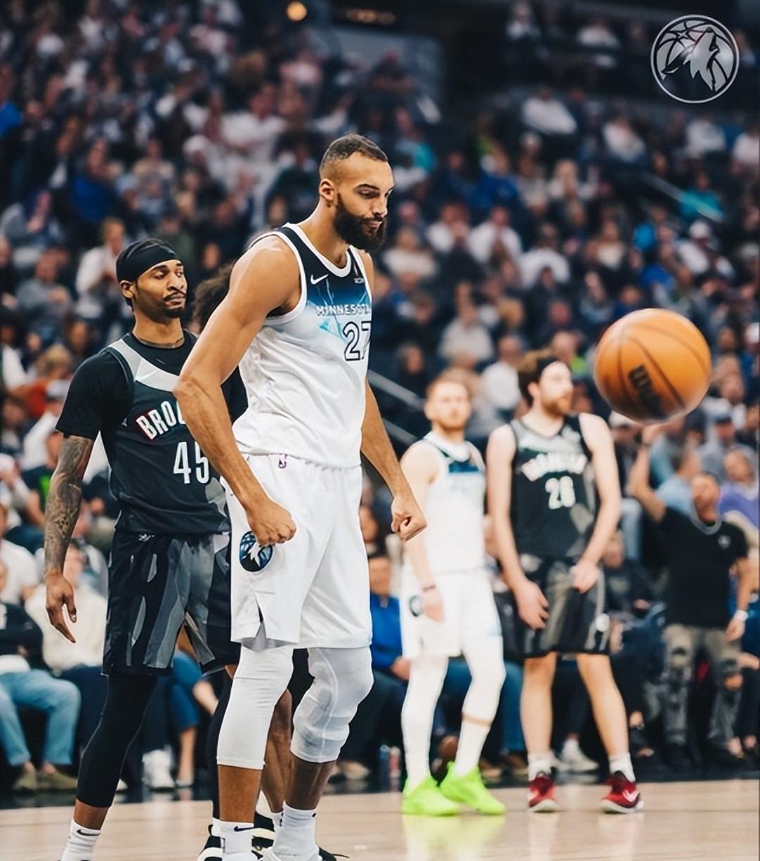 九游体育网页版登录入口-篮网全队发威，逆转击败对手